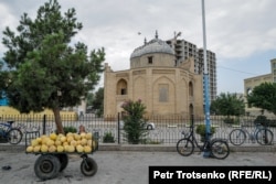 ХІІ ғасырда өмір сүрген Муслихуддин шейхтің кесенесі. Хожант, Тәжікстан, 18 маусым, 2024 жыл.