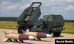 Реактивна система залпового вогню M142 HIMARS та ракети ATACMS