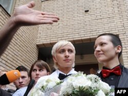 Moskvada homoseksuallar nikah qeydiyyatı idarəsindən çıxır