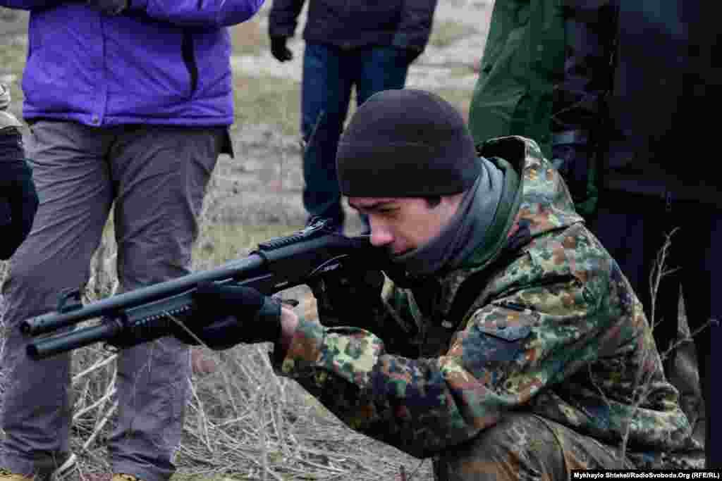 Микита &ndash; 18-річний студент, який вже півтора-два роки займається фізичною підготовкою, їздить на вишколи та, за його словами, серйозно ставиться до російської військової загрози