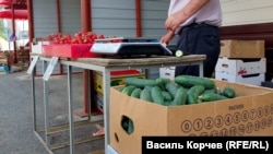 Сільгосппродукція на ринку в Керчі: за словами продавців, черешня та полуниці з Херсона. Керч, 31 травня 2022 року