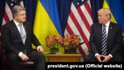 Президент України Петро Порошенко і президент США Дональд Трамп (праворуч). Нью-Йорк, 21 вересня 2017 року 