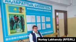 №353 сайлау учаскесіндегі бақылаушы. Алматы облысы. Іле ауданы. Өтеген батыр кенті. 9 маусым 2019 жыл