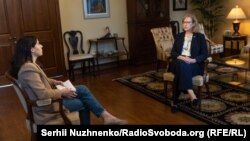 Кристина Квин, временный поверенный в делах США в Украине во время интервью Радіо Свобода