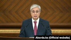 Қазақстан президенті Қасым-Жомарт Тоқаев парламентте халыққа жолдауын жариялап тұр. 1 қыркүйек 2021 жыл.